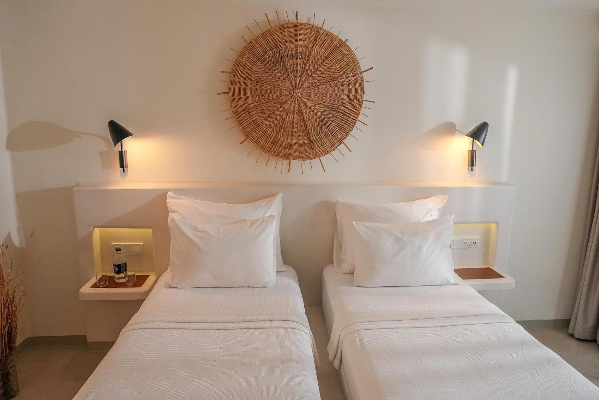 Pilos Suites Турунч Екстериор снимка