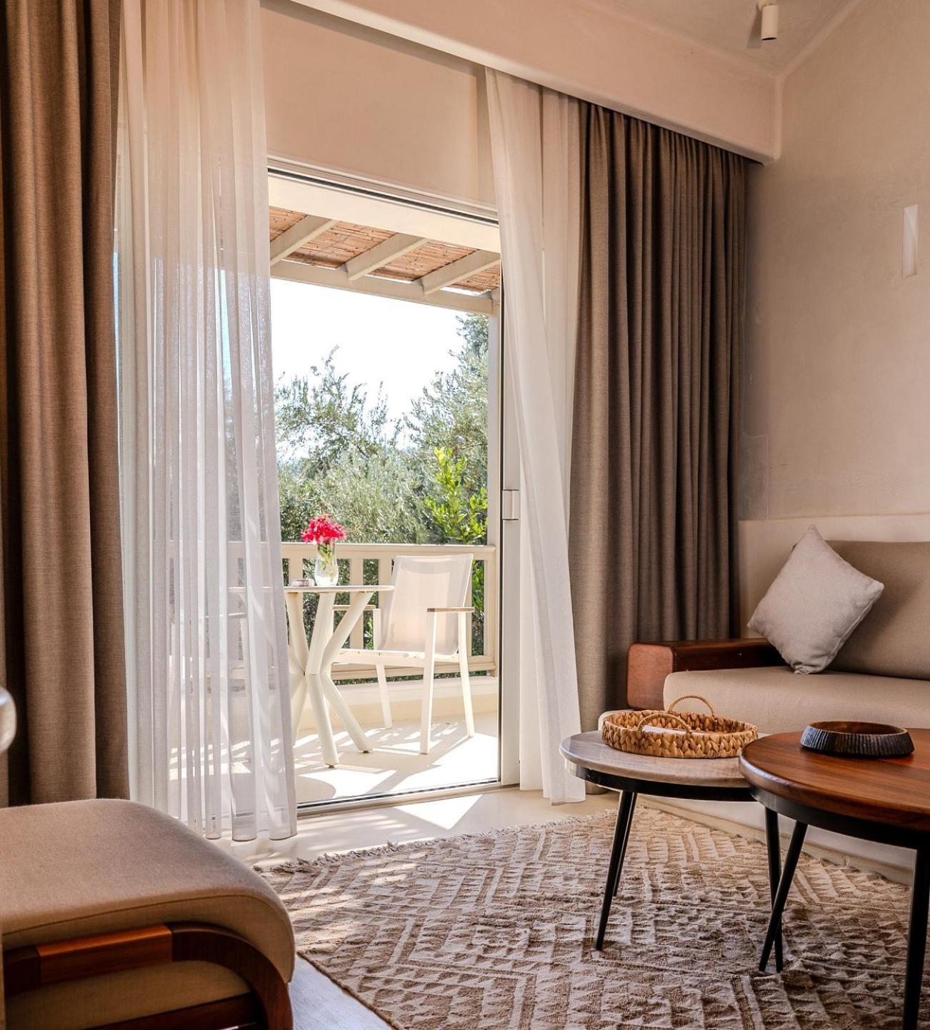 Pilos Suites Турунч Екстериор снимка