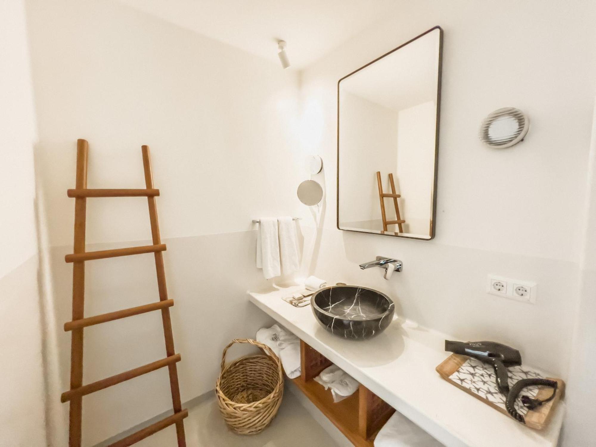 Pilos Suites Турунч Екстериор снимка
