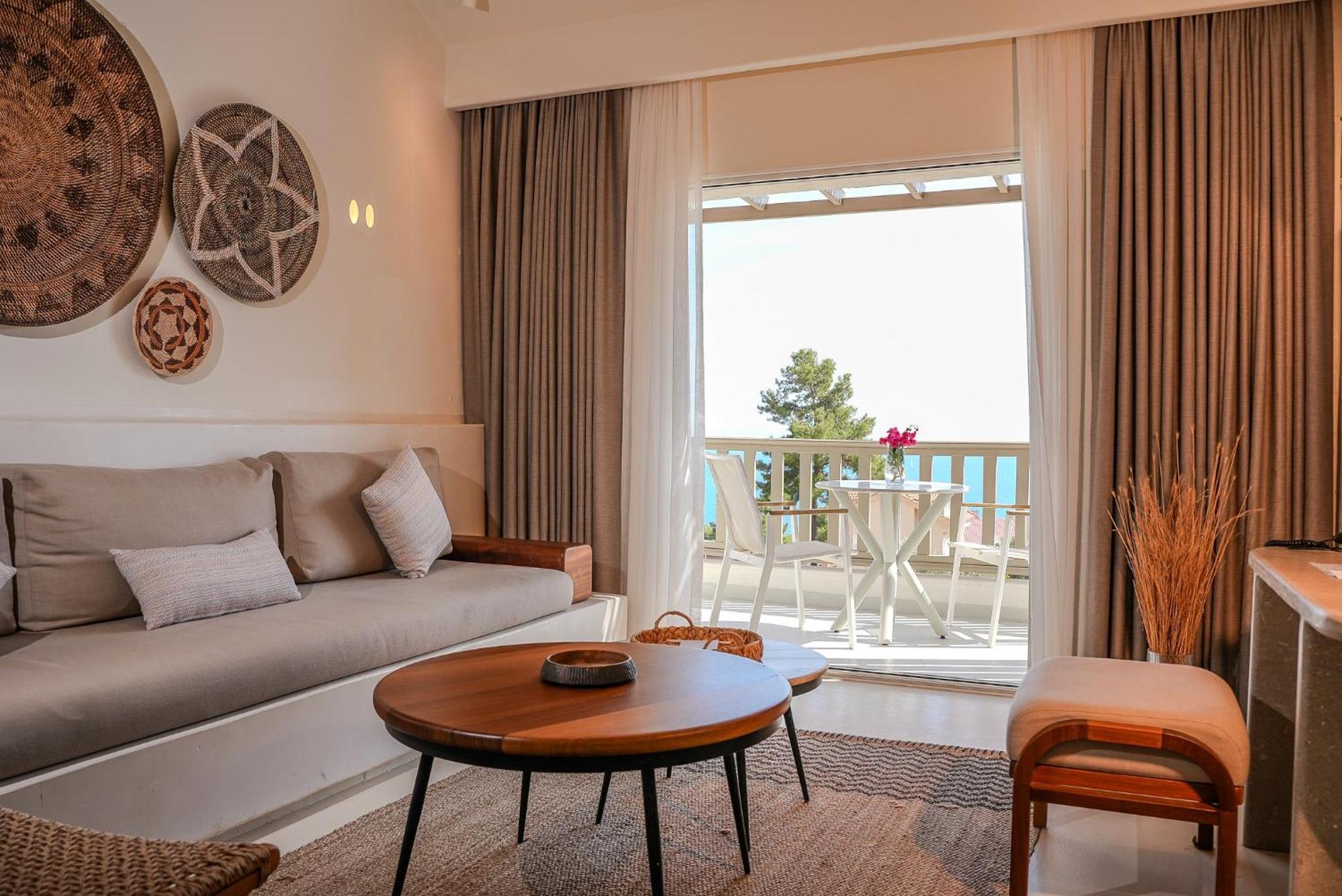 Pilos Suites Турунч Екстериор снимка
