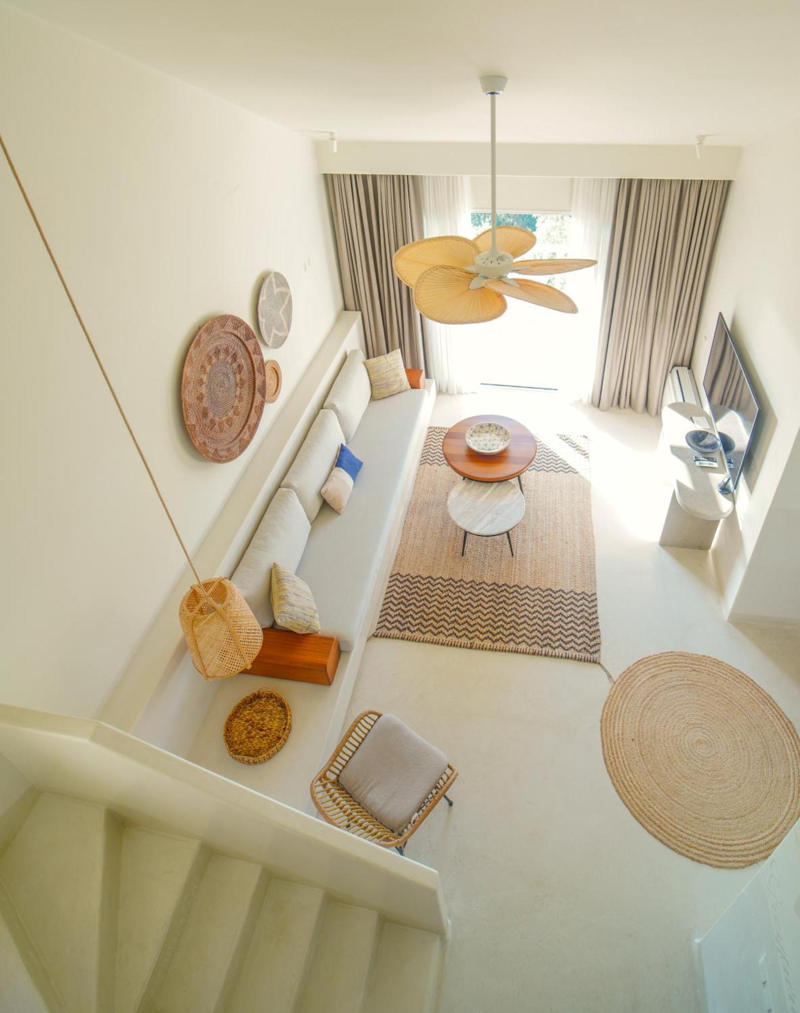 Pilos Suites Турунч Екстериор снимка